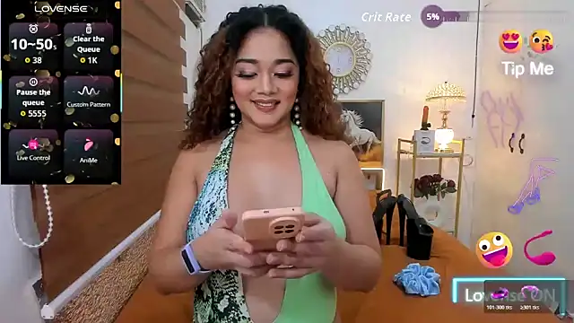 curly_tops69 stripchat live cam model