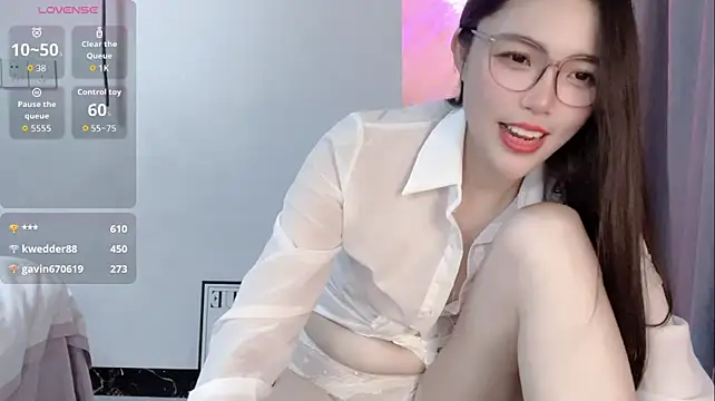 weiwei-8 stripchat live cam model