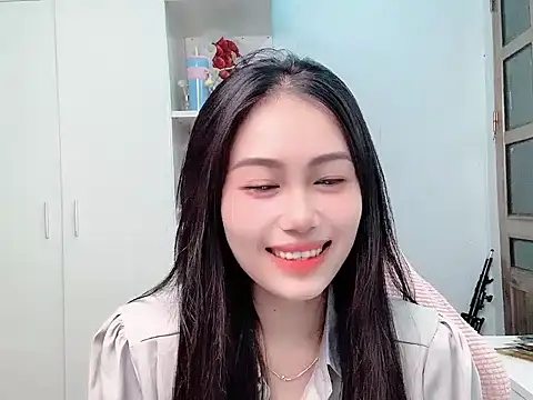Bella488 stripchat live cam model