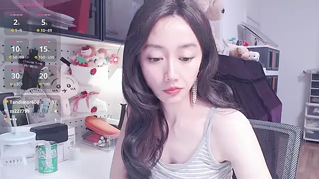 Elina-e3 stripchat live cam model