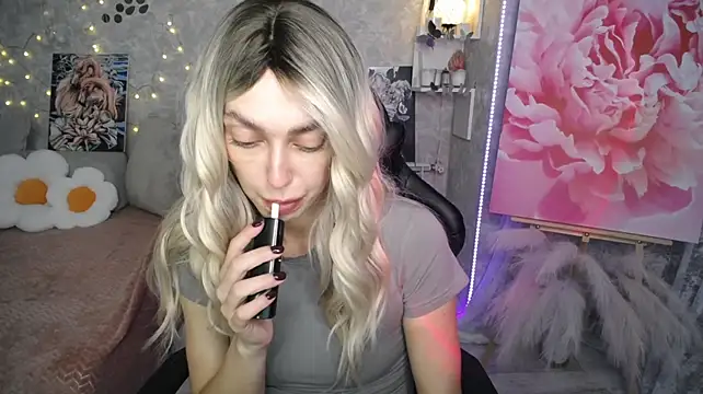 NickyAdamidi stripchat live cam model