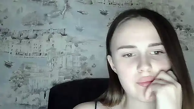 SweetLoraa stripchat live cam model