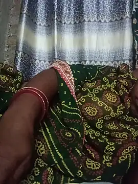 PUJA770 stripchat live cam model