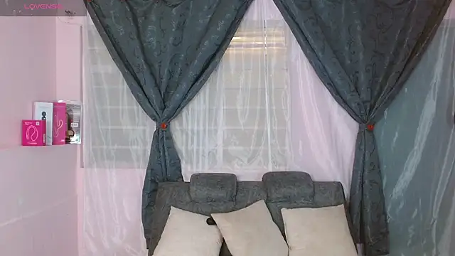 AnnieSparkle stripchat live cam model