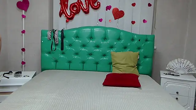 RoseHille stripchat live cam model