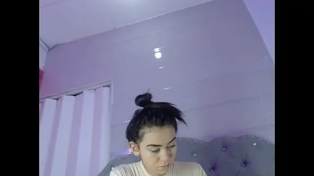 sofiaspring stripchat live cam model
