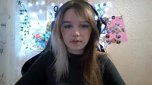 MilaTyan stripchat live cam model