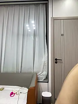 Puting_q stripchat live cam model