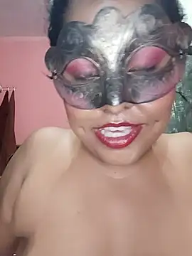 Maskedcurves stripchat live cam model