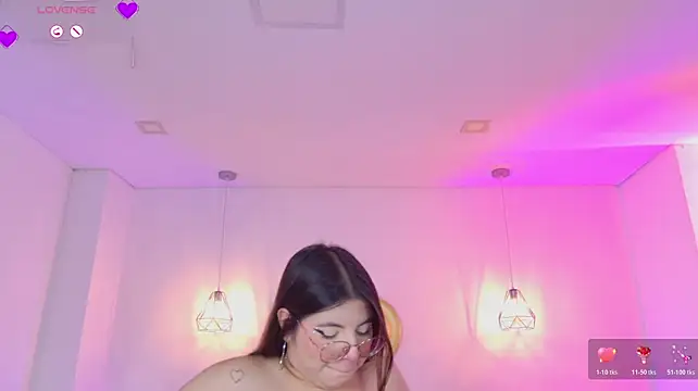 MilaCravee stripchat live cam model