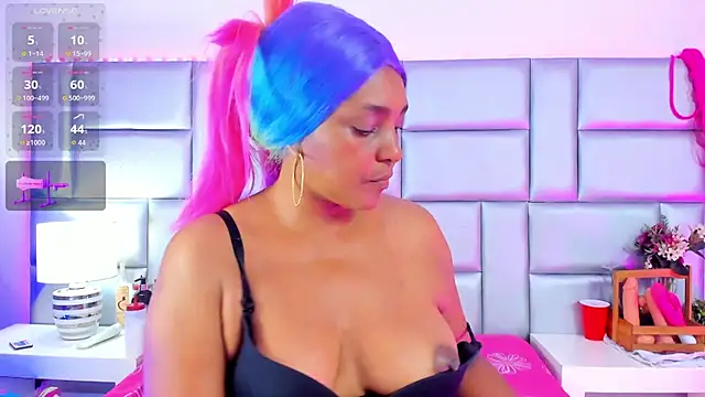 NinaNicole stripchat live cam model