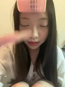 YY-1-1-1 stripchat live cam model