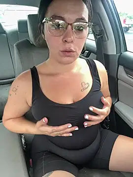 MamaSpicy stripchat live cam model