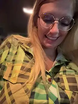 Betsy stripchat live cam model