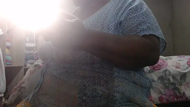 MATUREBUSSTY stripchat live cam model