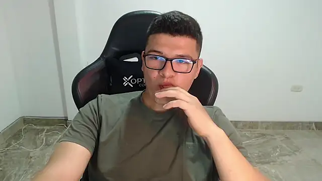 Plug_Control stripchat live cam model