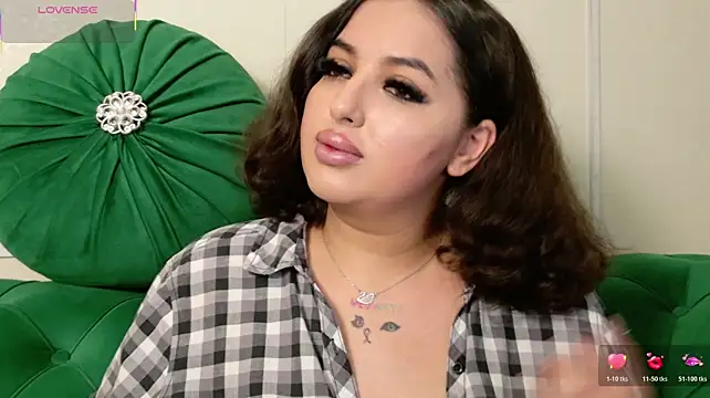 BustyAllyy stripchat live cam model