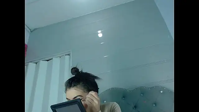 sofiaspring stripchat live cam model
