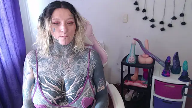 SLOPPYTITSS stripchat live cam model