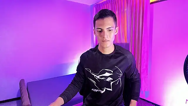 Matiius18 stripchat live cam model
