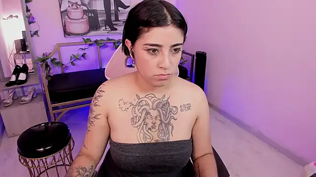Adri_gomez_x stripchat live cam model
