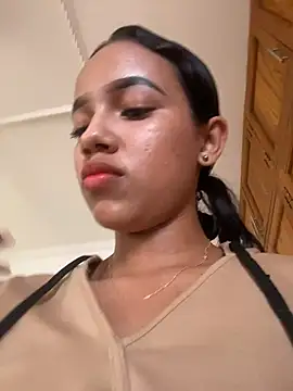 clara_em stripchat live cam model
