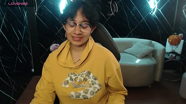 Lili_Gomez_ stripchat live cam model