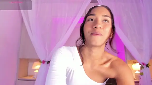 AnahiCollins stripchat live cam model