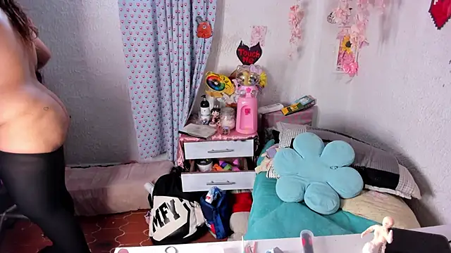 Kuutar stripchat live cam model