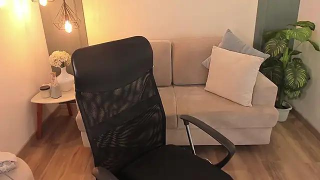 KassMonroe stripchat live cam model