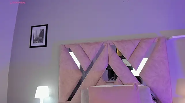 Eva-Millss stripchat live cam model