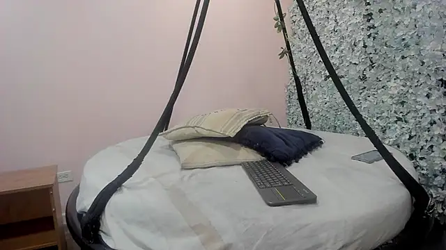 Angel_Alba_ stripchat live cam model