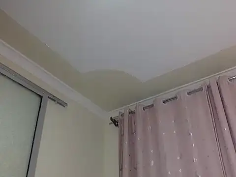 itsreina stripchat live cam model