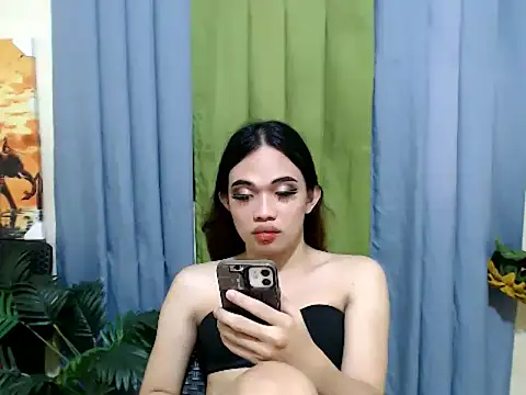 Sweetxxxkisha stripchat live cam model