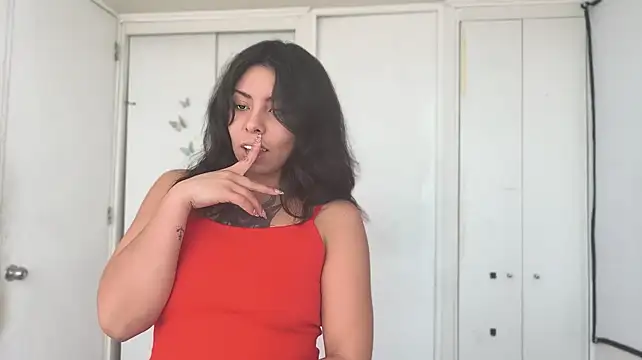 ivihetaira stripchat live cam model