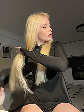 Vladamais stripchat live cam model