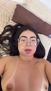 Mia_222 stripchat live cam model