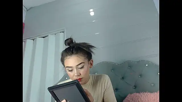 sofiaspring stripchat live cam model