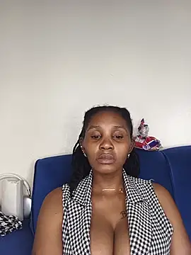 Suckmysweetboobs stripchat live cam model