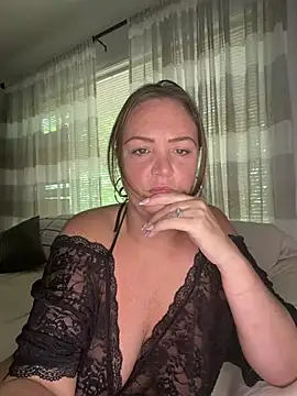 vivianedwards84 stripchat live cam model
