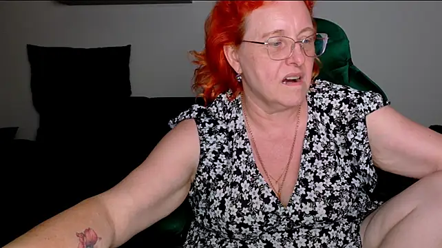 JoannaAndNeighbour stripchat live cam model