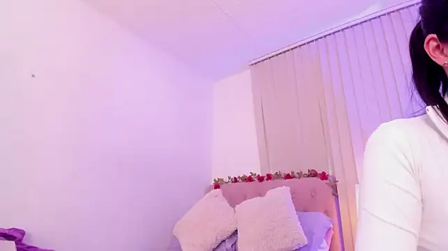 Isa_Emm stripchat live cam model