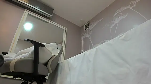 Aura_sander4u stripchat live cam model