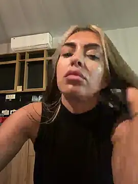 EmmaEmber stripchat live cam model
