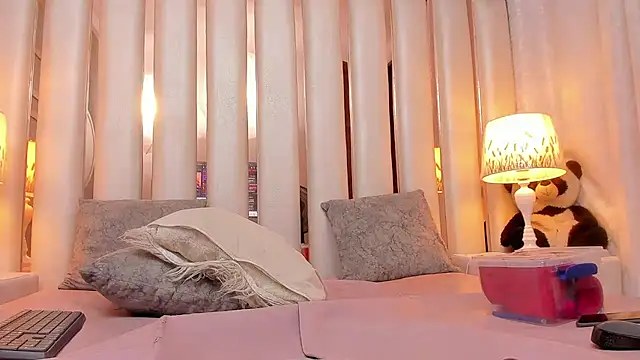 EmmyCruzZ stripchat live cam model
