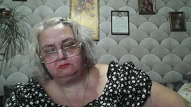 MarinaFarina53 stripchat live cam model