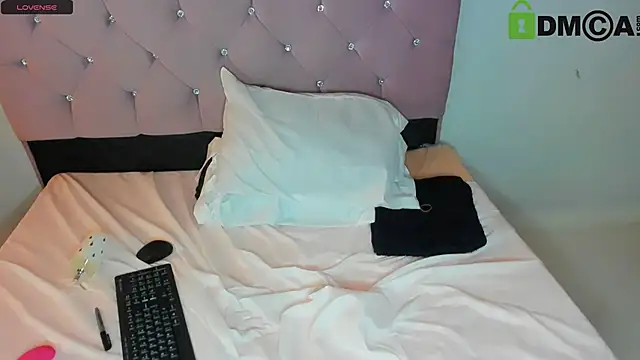 Assshlly stripchat live cam model