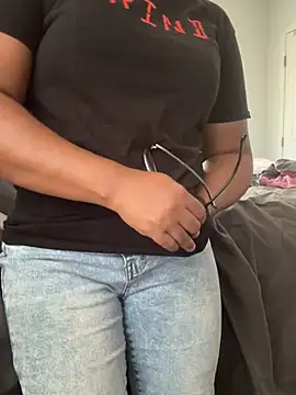 ebonyred stripchat live cam model