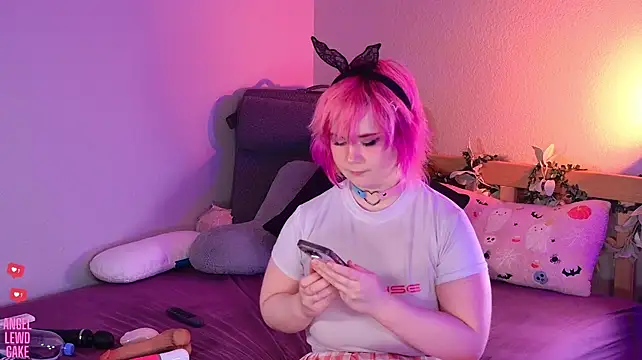 Angel-Lewd-Cake stripchat live cam model