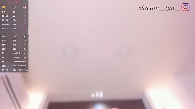 SharonLyn_ stripchat live cam model